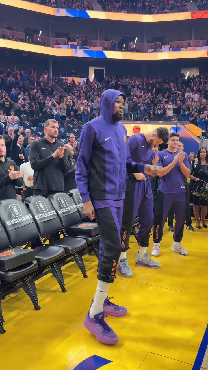 亚博中国官网-浓眉哥迎来十五赛季出色发挥，勇士观众热烈欢呼！-亚博中国官网