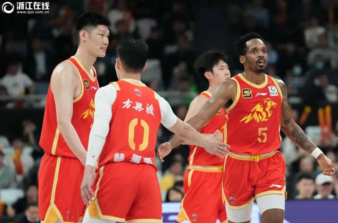 亚博-转折点！广厦男篮复出首秀，意大利杯今晨攻防权衡，气氛紧张，球队文化再被提及的简单介绍-亚博
