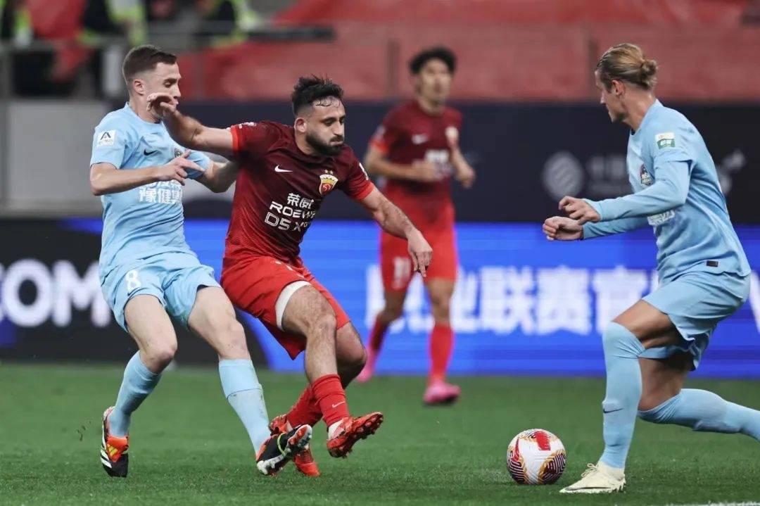 Yabo-上海海港国际比赛日外线爆发，志在中超名次提升，球迷炸锅，更衣室氛围转暖-Yabo